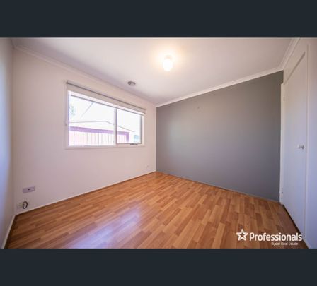 22 Denny Pl, Melton South, Vic 3338 - Photo 1