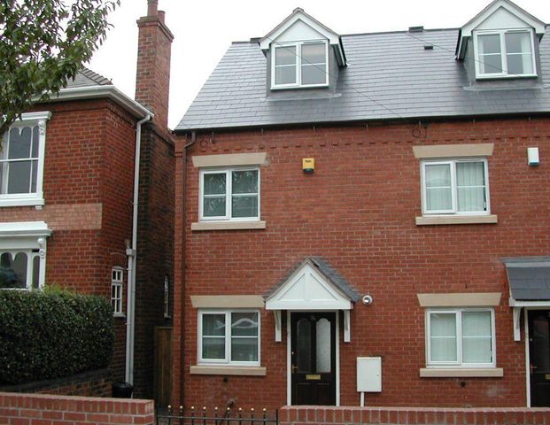 3 bedroom semi-detached house to rent - Photo 1