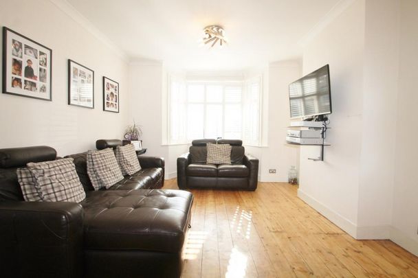 4 bedroom semi-detached house to rent - Photo 1
