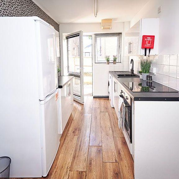 4 bedroom townhouse to rent - Photo 1