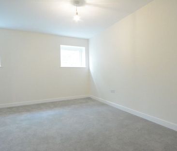 Fleming Place, Bracknell, RG12 - Photo 2