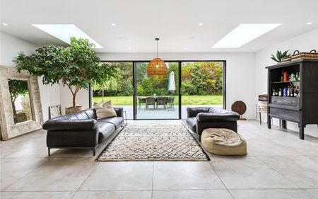 Burhill, Walton-on-Thames, Surrey, KT12 - Photo 2