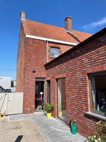 Twee slaapkamer gezinswoning (type halfopen) met ruim terras - Foto 4