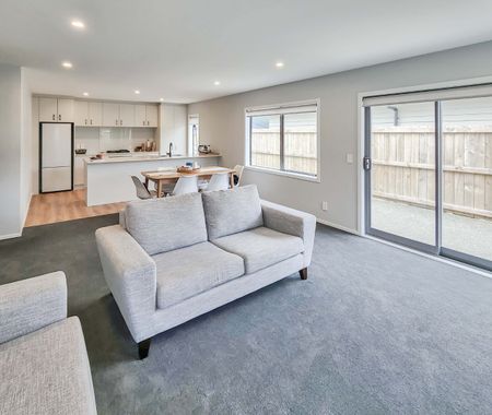 Family Living - Photo 3