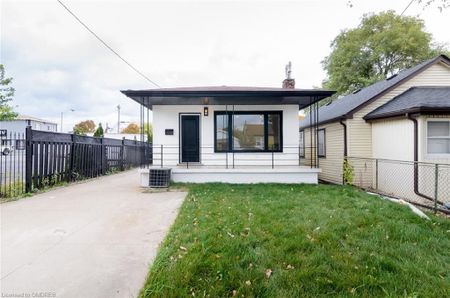 For Lease - 1175 Dunsmure Road Unit# Upper, Hamilton, Ontario - Photo 4