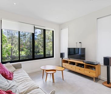 Elegant architecturally designed townhome with Kedron Brook views - Photo 5