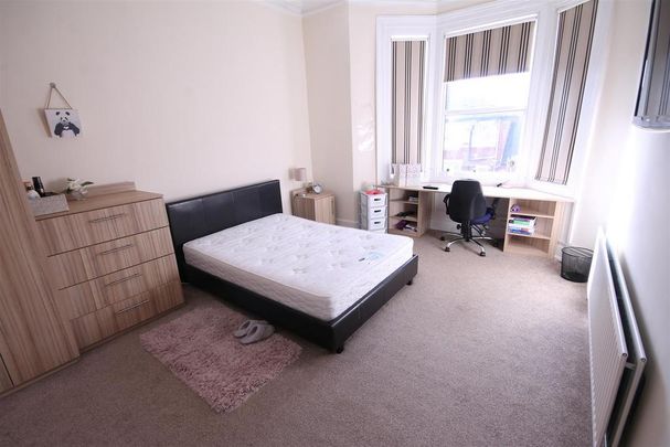 3 bedroom flat to rent - Photo 1