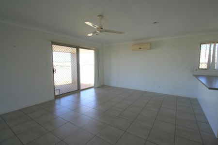 Family Home in Riverview Estate! - Photo 2