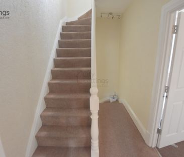 5 Bedroom Mid Terraced House - Photo 2