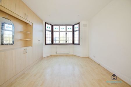 FRIERN BARNET LANE , LONDON, N11 - Three Bedroom House To Rent - £565PW / £2,450PCM - Photo 3