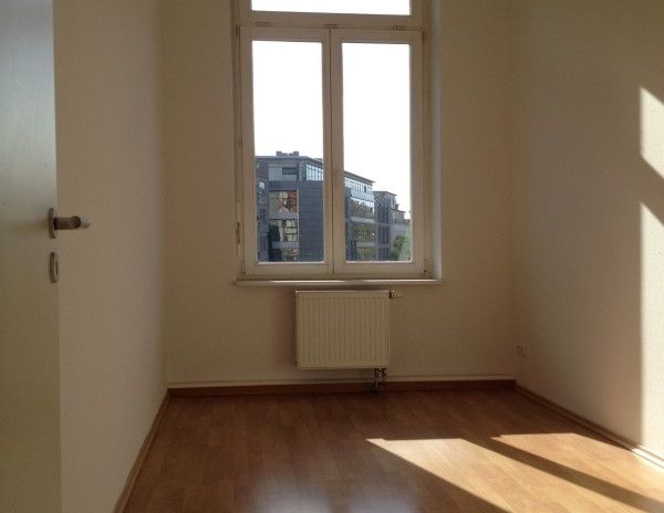 Sanierte 3-Zimmer-Wohnung in Zentrum-West mit Parkettfußboden und Balkon ! - Photo 1
