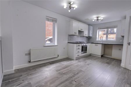 3 bedroom semi-detached house to rent - Photo 5