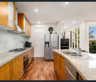 Luxury, Space and Lifestyle in the Heart of Templestowe Village - Photo 4