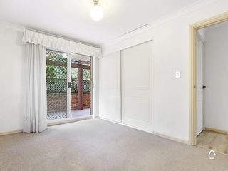Spacious Three Bedroom Garden Apartment - Photo 5