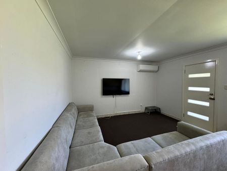 Well Presented Two Bedroom Home&excl; - Photo 3