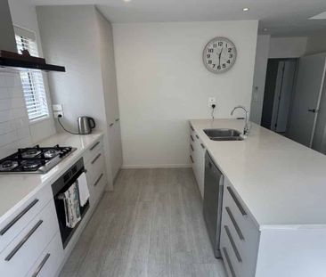 Light, Bright & Ready to Move In - Photo 4