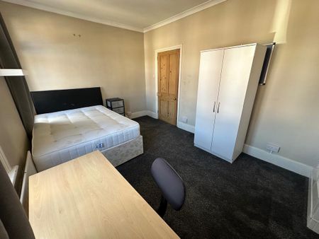 4 bedroom terraced house to rent - Photo 2