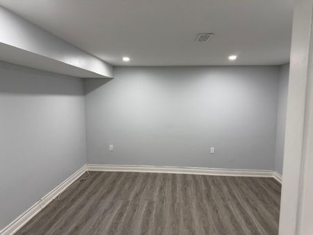 For Lease - 19801 Leslie Street Unit# Bsmt, East Gwillimbury, Ontario - Photo 4