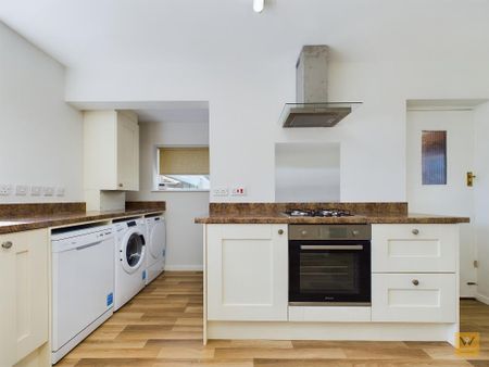 4 bedroom detached bungalow to rent - Photo 2