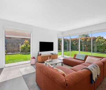 Californian Charm Meets Modern Elegance - Photo 1