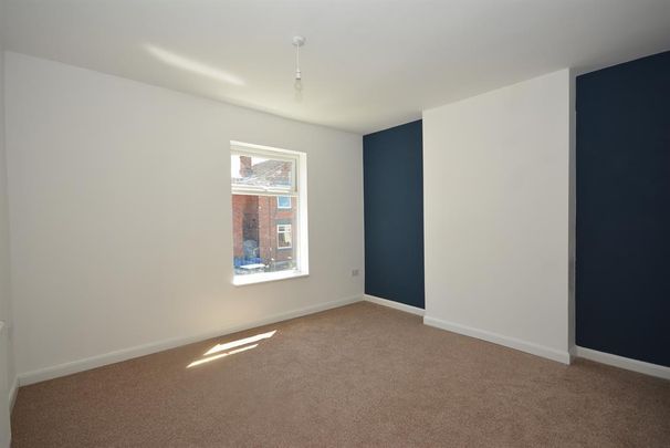2 bedroom end of terrace house to rent - Photo 1