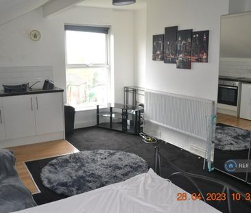 Studio to rent - Photo 6