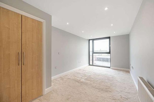 Kingsway, North Finchley, N12 - Photo 1