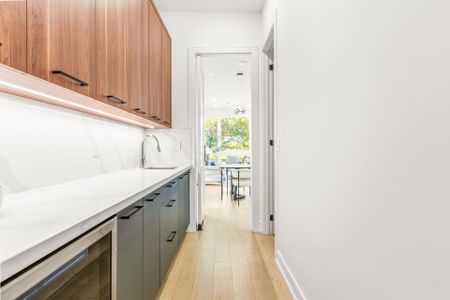For Lease - 24 Twenty First Street, Toronto, Ontario - Photo 4