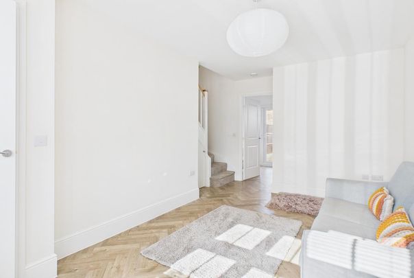 2 bedroom end of terrace house to rent - Photo 1