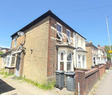4 bedroom semi-detached house to rent - Photo 1