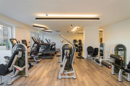 Ridgeway Views, London, NW7 1WF - Photo 2