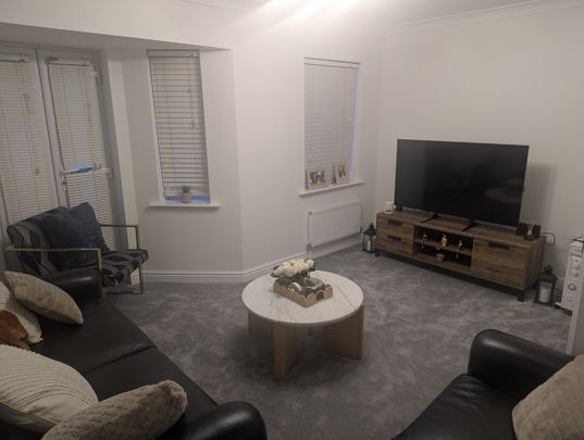 4 Bed Semi-Detached House, Barley Road, B16 - Photo 1