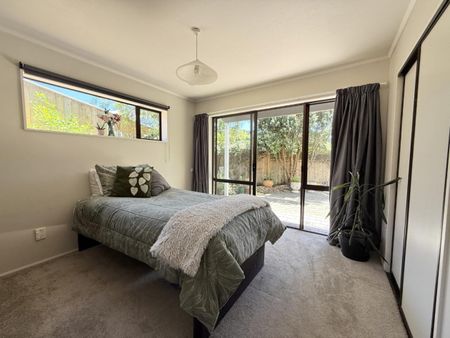 Modern Three-Bedroom Home with Sunroom and Stunning Views - Photo 3