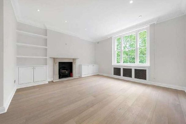 St Georges Square, Pimlico, SW1V - Photo 1
