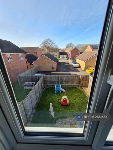 3 bedroom semi-detached house to rent - Photo 4