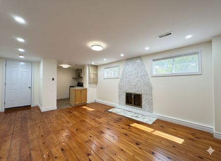 For Lease - 242 Fairglen Avenue, Toronto, Ontario - Photo 3