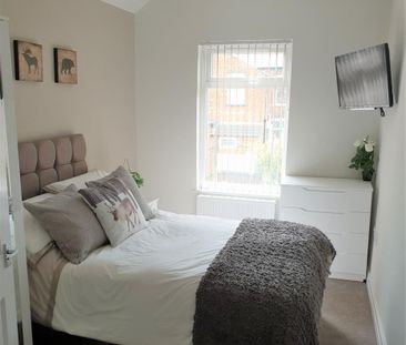 1 bedroom in a house share to rent - Photo 4