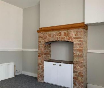 2 bedroom end of terrace house to rent - Photo 3
