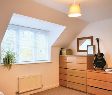 £1,150 PCM - Photo 1