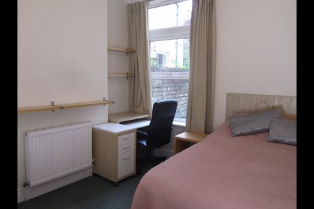 6 Bed Terraced House, Longmead Avenue, BS7 - Photo 2