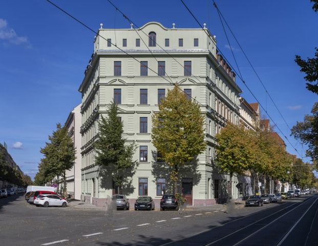 Traumhafte 4-Zimmerwohnung im Denkmalgeschützten Altbau mit Balkon ! - Photo 1