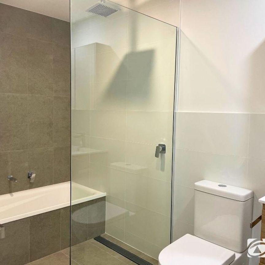 Location, location, location - Photo 1