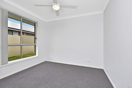 NEAR NEW LOW MAINTENANCE FAMILY HOME - Photo 4
