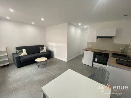 Hyper Centre T2 Meublé avec Terrasse A LOUER - Photo 2