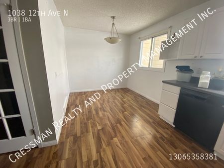 3 Bed, 1 bath DUPLEX Located in North East Regina. - Photo 2