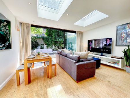 2 Bed Flat, Melrose Gardens, W6 - Photo 3