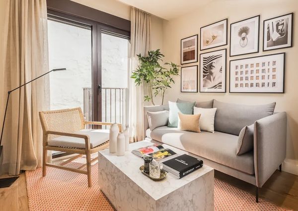 Calle de la Farmacia, Madrid, Community of Madrid 28004