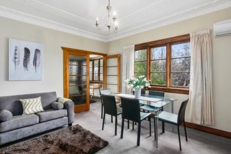 Family Home - Photo 4