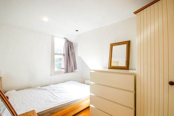 16 Guildford Grove, London, SE10 - Photo 1