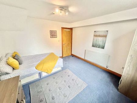 Tiverton Road Room 5 - Photo 2